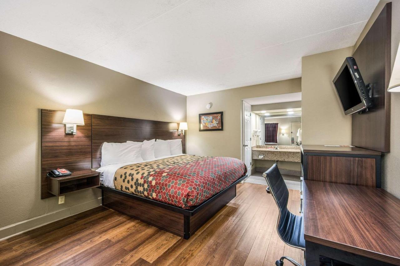 Econo Lodge Inn & Suites University Хантсвилл Экстерьер фото
