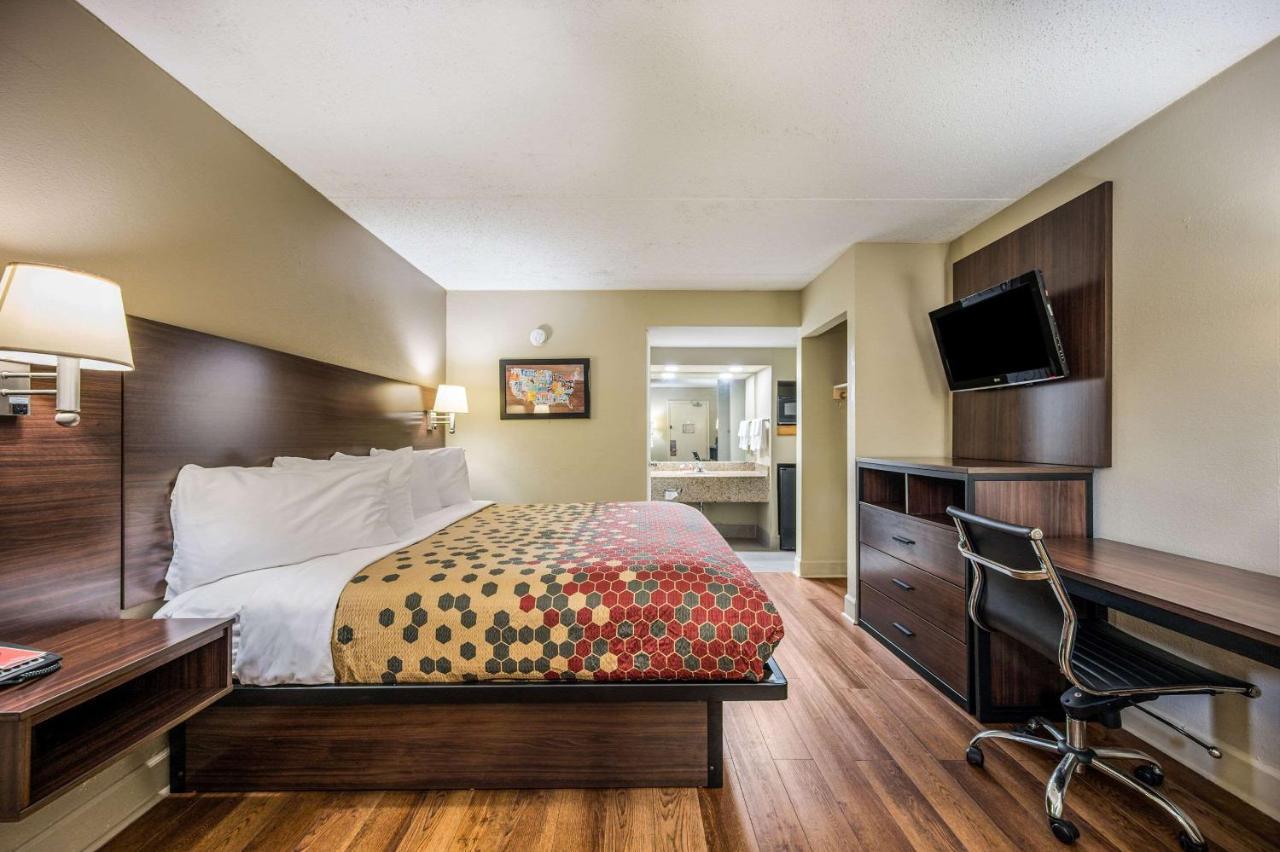 Econo Lodge Inn & Suites University Хантсвилл Экстерьер фото
