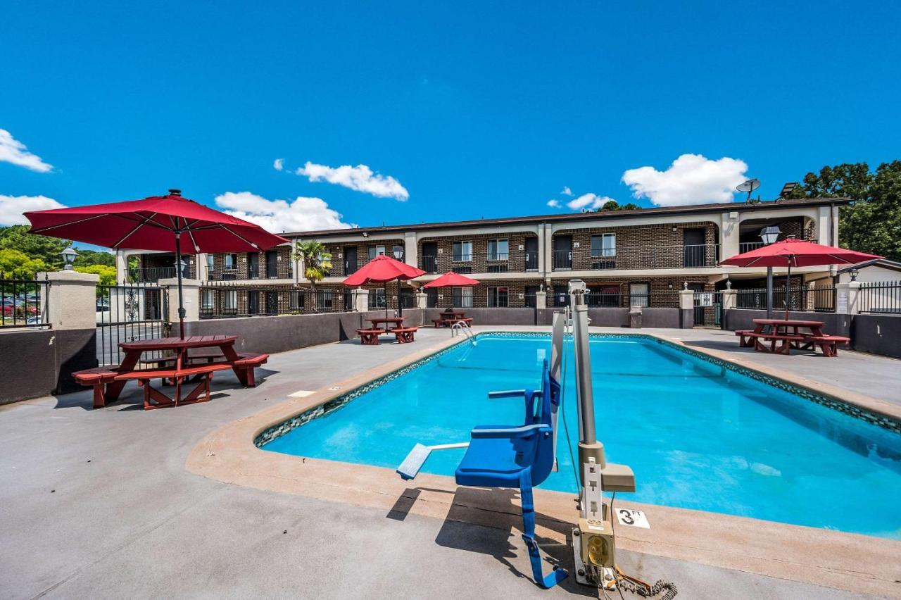 Econo Lodge Inn & Suites University Хантсвилл Экстерьер фото