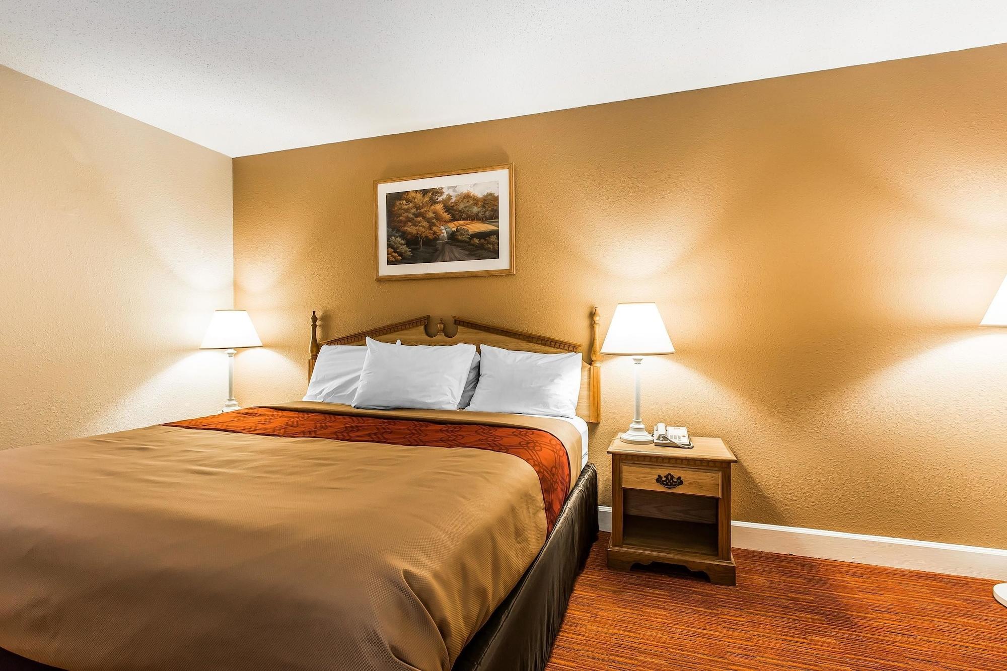 Econo Lodge Inn & Suites University Хантсвилл Экстерьер фото
