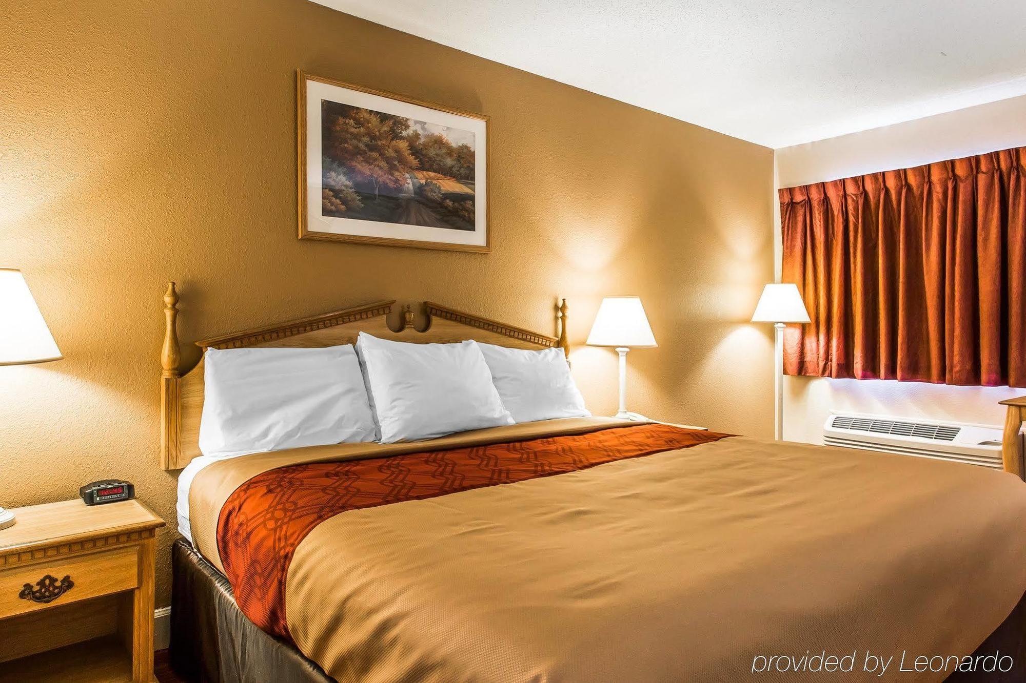 Econo Lodge Inn & Suites University Хантсвилл Экстерьер фото