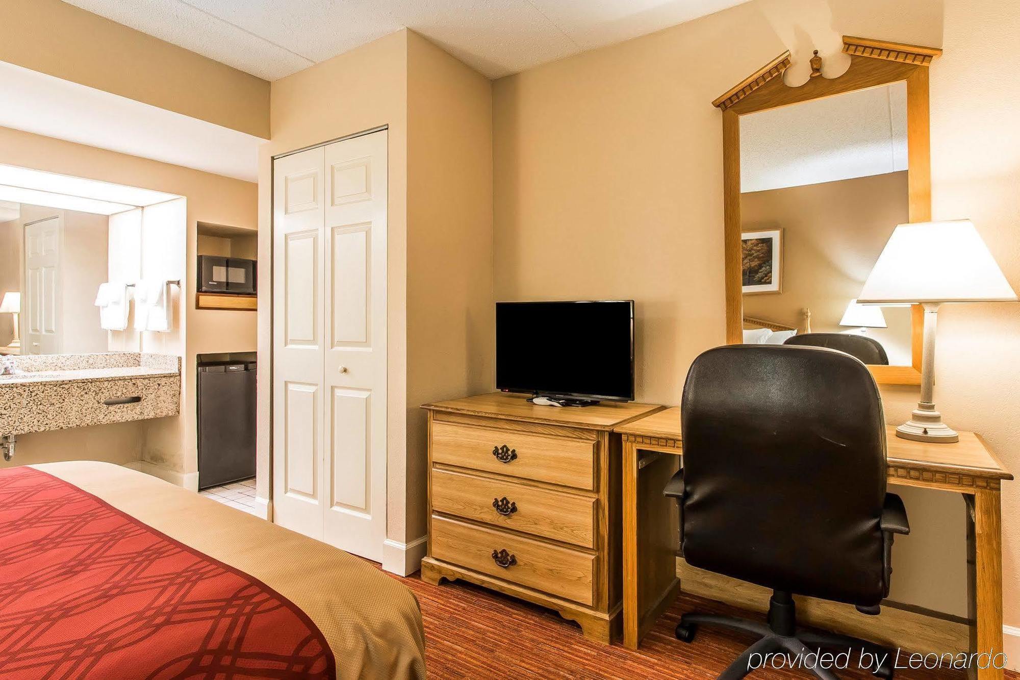 Econo Lodge Inn & Suites University Хантсвилл Экстерьер фото