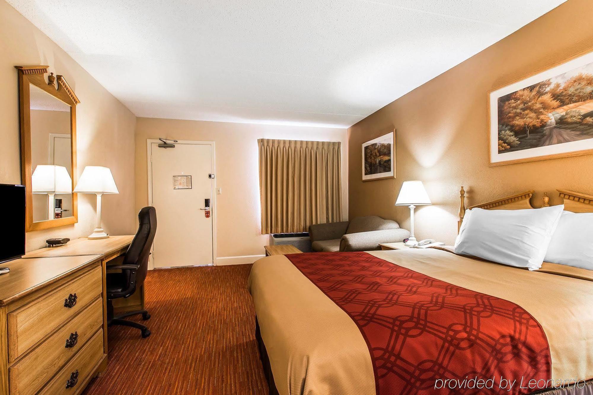 Econo Lodge Inn & Suites University Хантсвилл Экстерьер фото