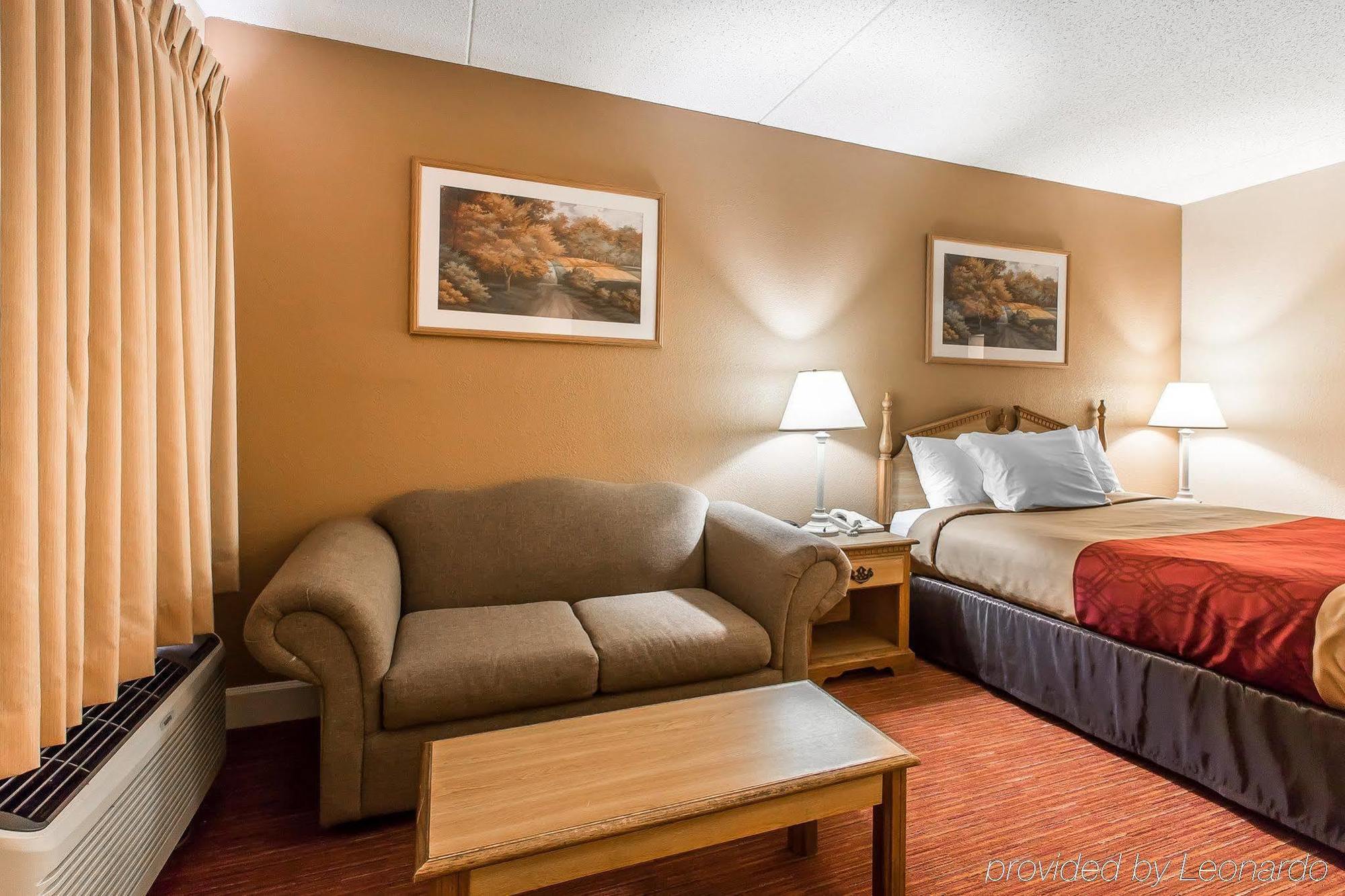 Econo Lodge Inn & Suites University Хантсвилл Экстерьер фото